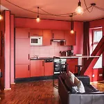 The Circus אכסניה *