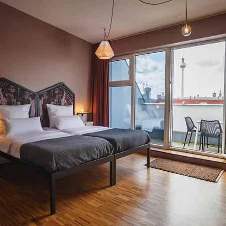 אכסניה The Circus *