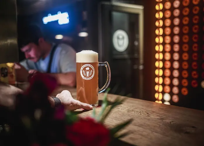 서커스 호스텔 *